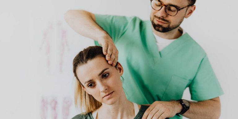 Doctors Don’t Take Women’s Pain Seriously